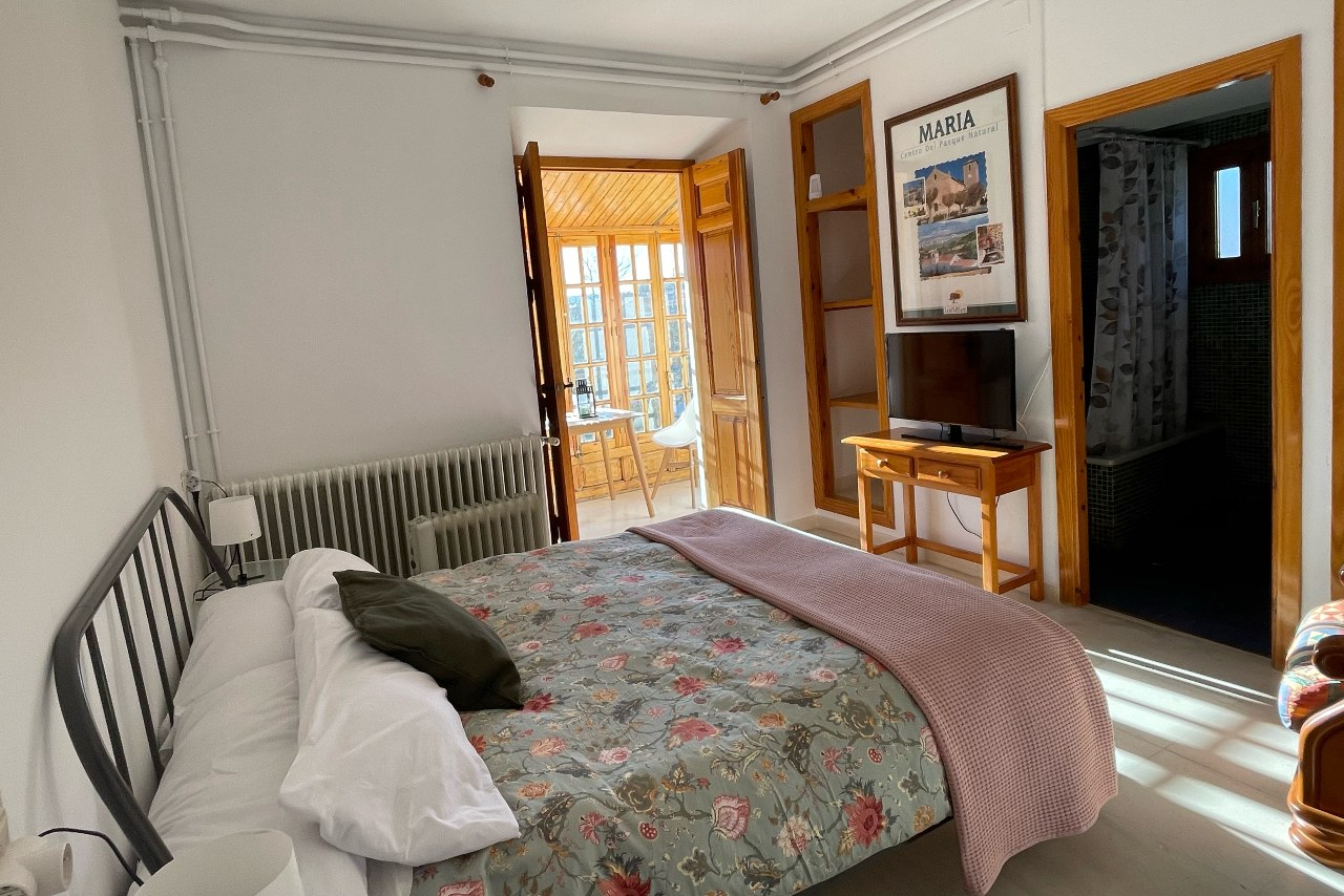 DOUBLE ROOM WITH VIEW - WITH PRIVATE BATHROOM 2